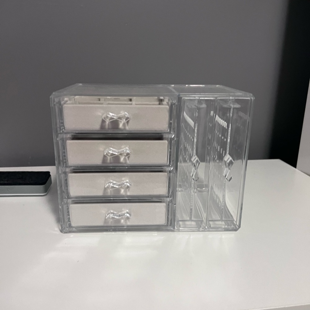 Acrylic clear jewelry box